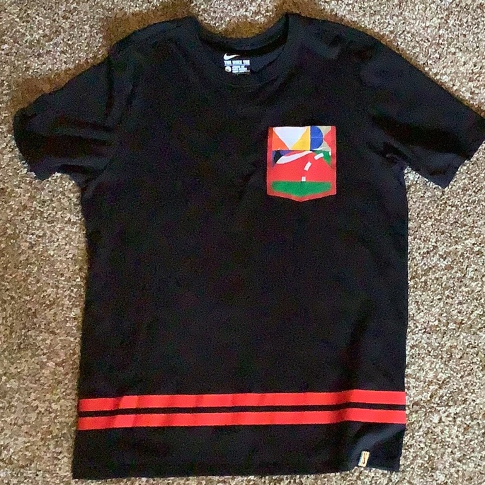 Nike Dri-Fit Pocket Large T-Shirt